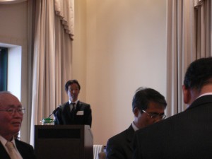 懇親会司会 谷口委員 dc0519105